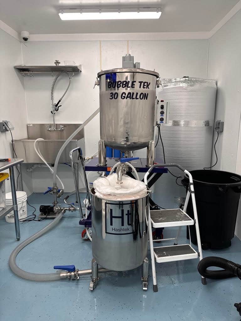 Alchemy Pure 30 Gallon BubbleTek wash system and Hashtek collection vessel